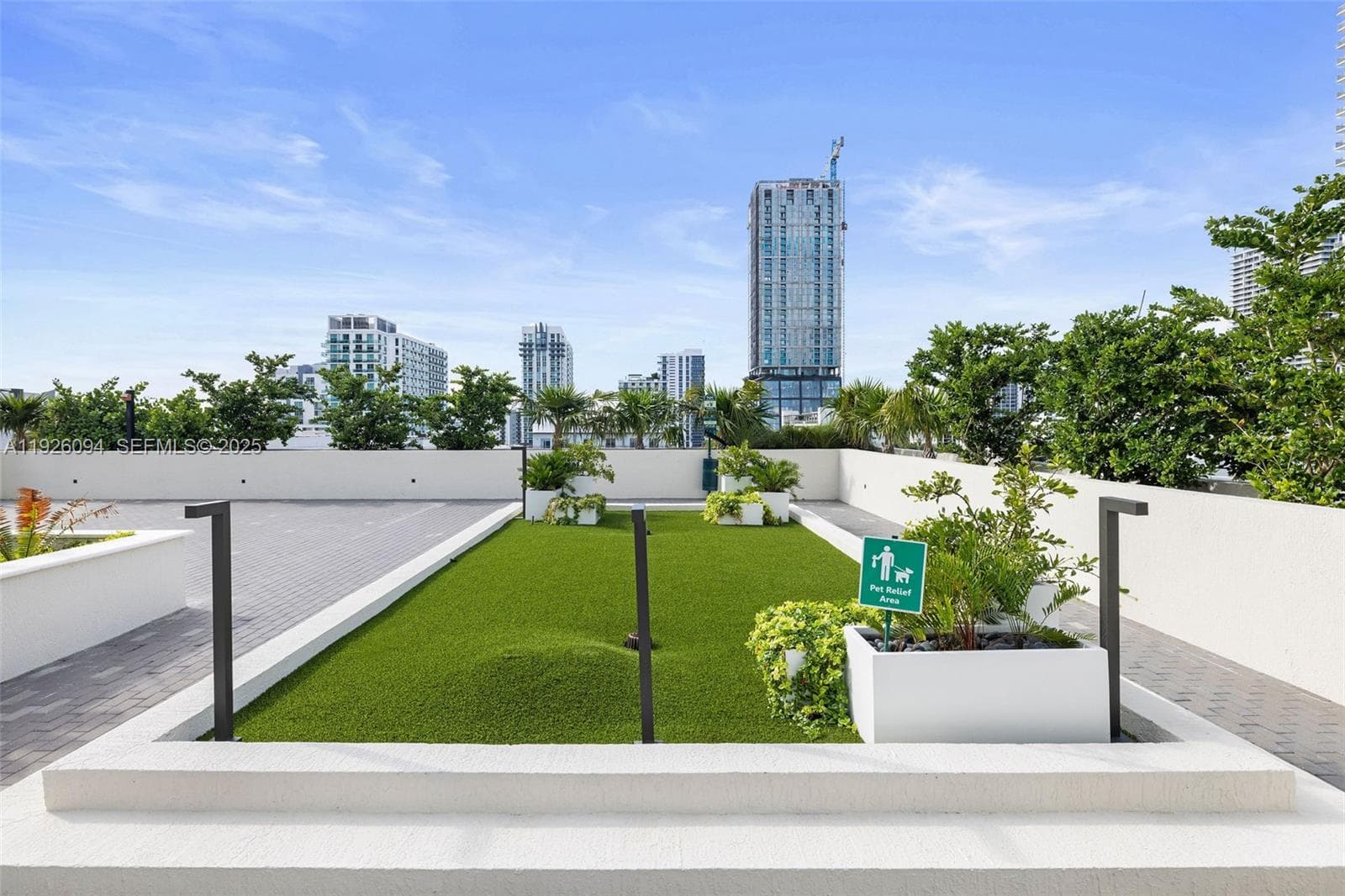 665 NE 25th St # 1801, Miami FL 33137 — 33