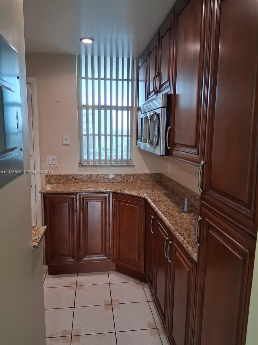 2905 Point East Dr # L302, Aventura FL 33160 — 3