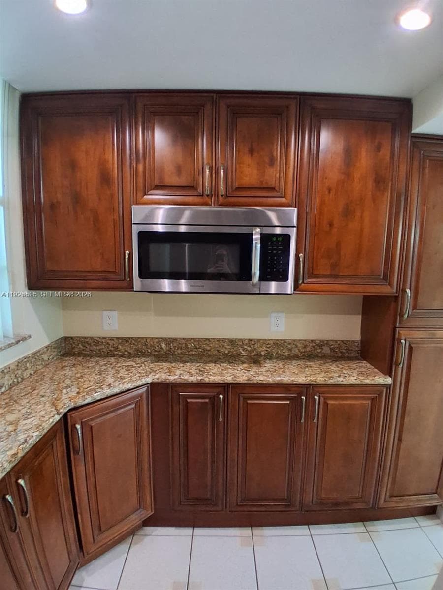 2905 Point East Dr # L302, Aventura FL 33160 — 1