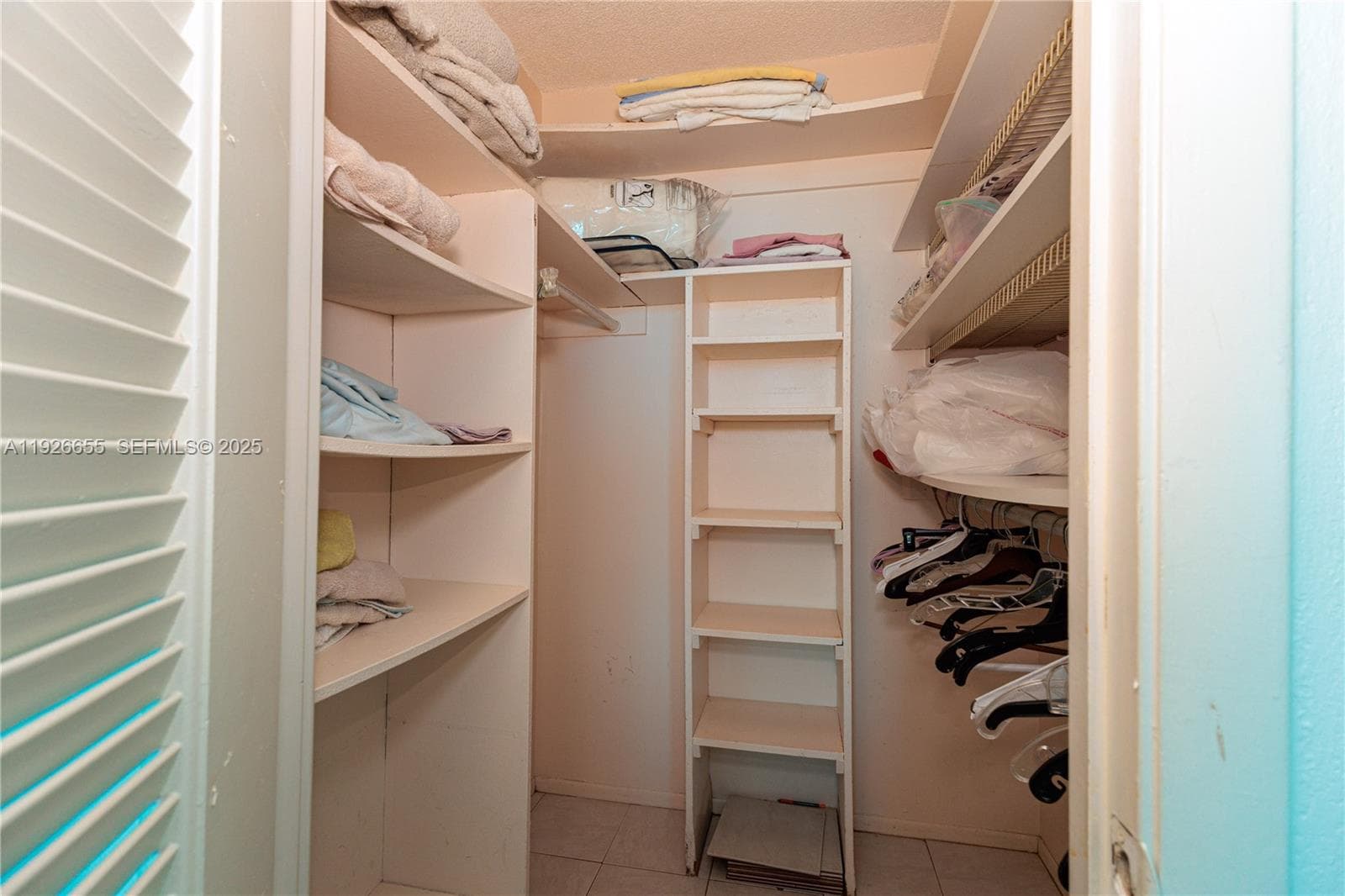 18011 Biscayne Blvd # 1501, Aventura FL 33160 — 38