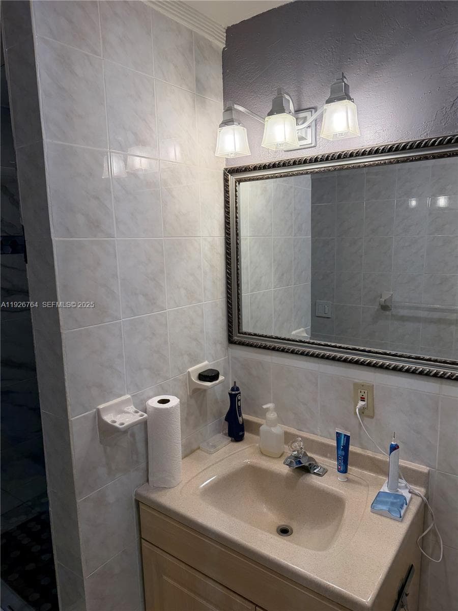 2926 NW 191st Ln, Miami Gardens FL 33056 — 36