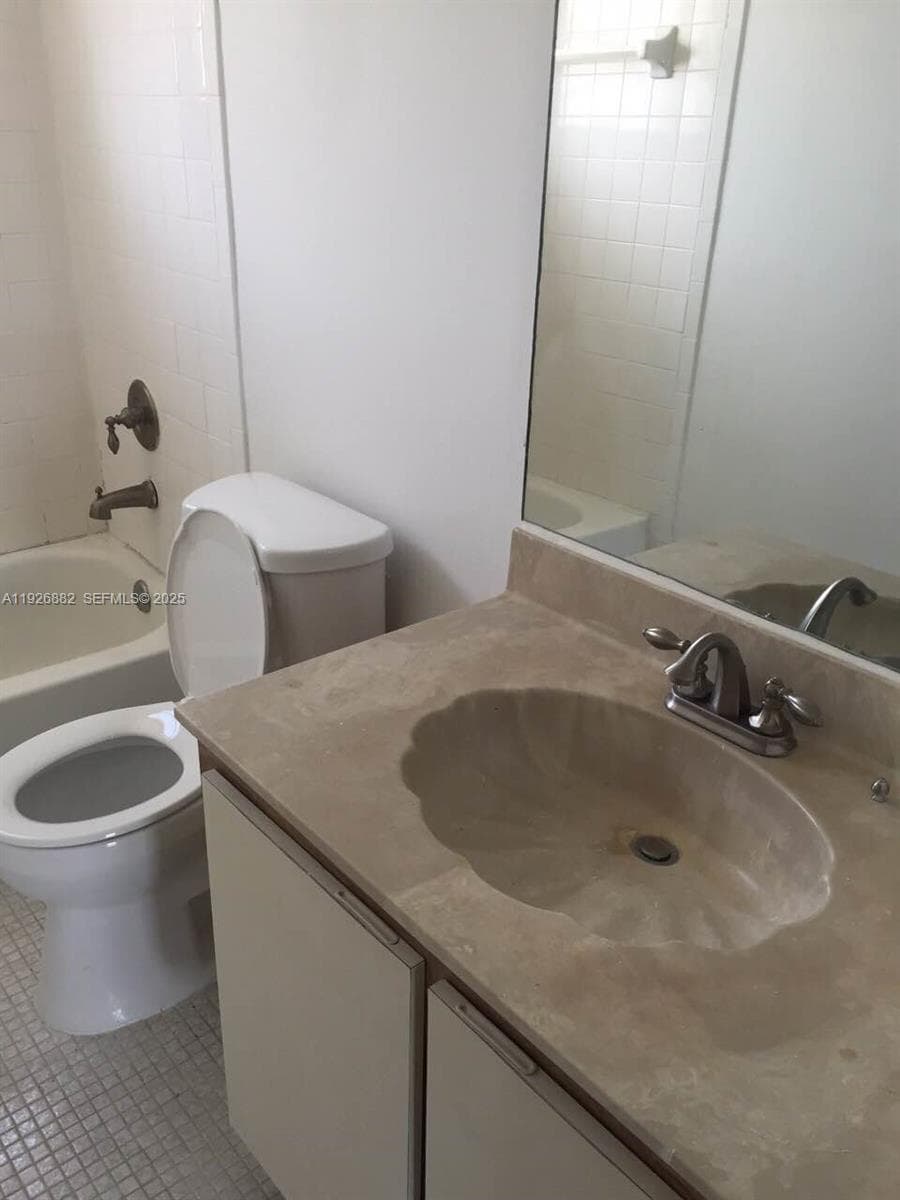 9375 Fontainebleau Blvd # L423, Miami FL 33172 — 7