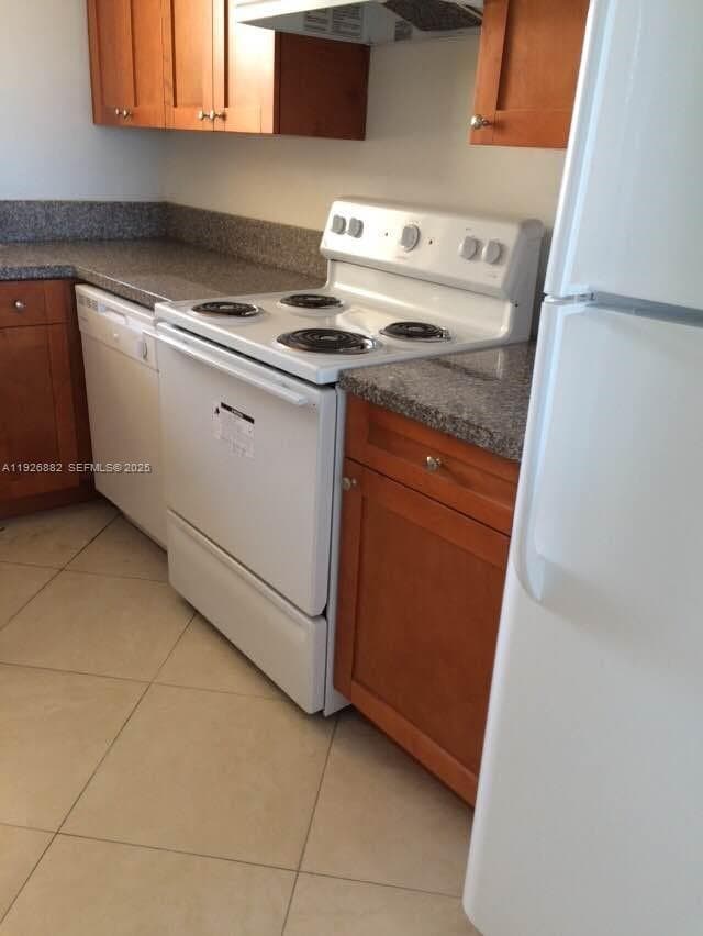 9375 Fontainebleau Blvd # L423, Miami FL 33172 — 3