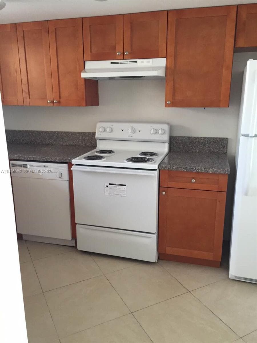 9375 Fontainebleau Blvd # L423, Miami FL 33172 — 1