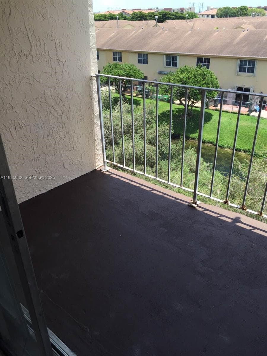 9375 Fontainebleau Blvd # L423, Miami FL 33172 — 10