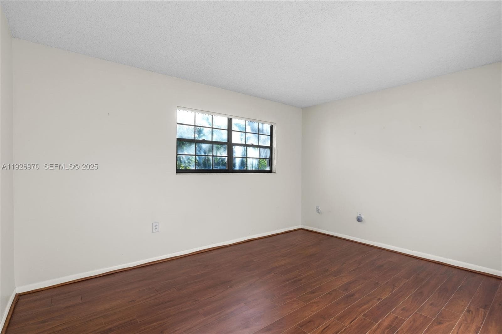 907 NE 199th St # 101, Miami FL 33179 — 16