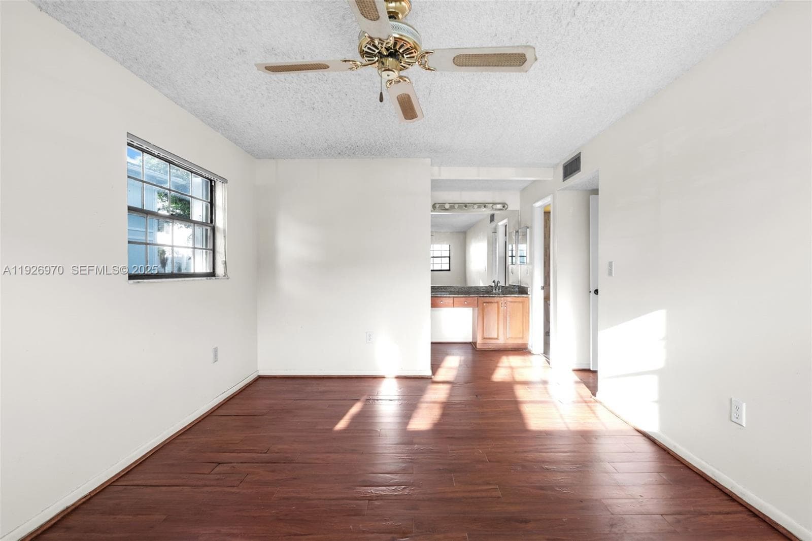 907 NE 199th St # 101, Miami FL 33179 — 22