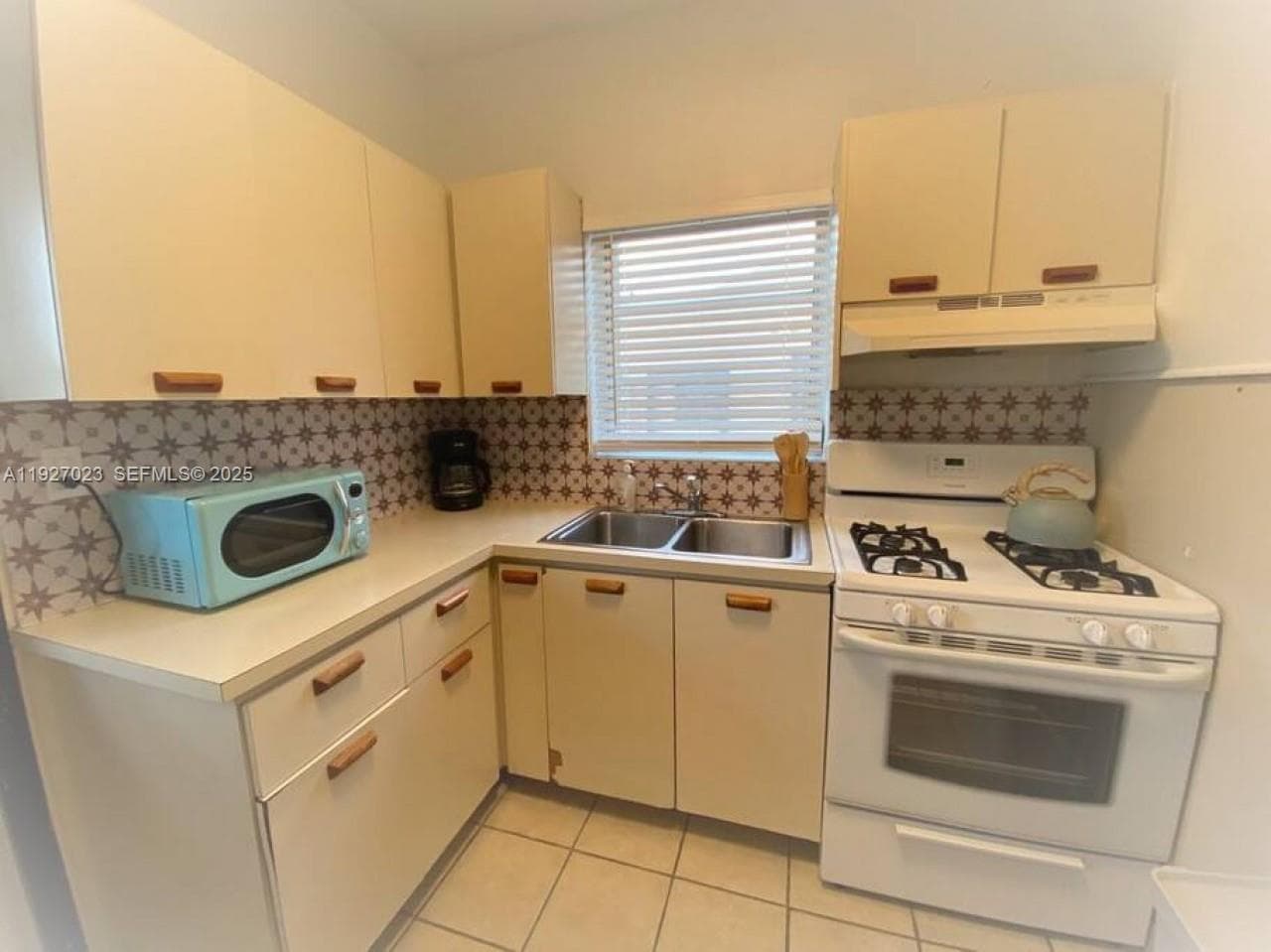 1872 SW 9th St, Miami FL 33135 — 9