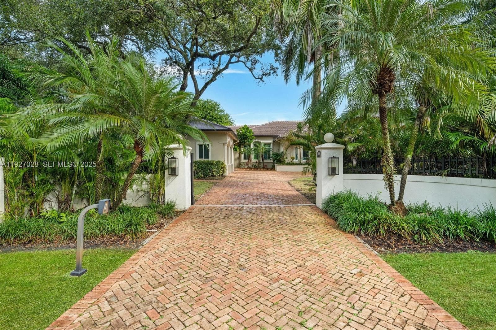 6890 SW 94th St, Pinecrest FL 33156 — 13