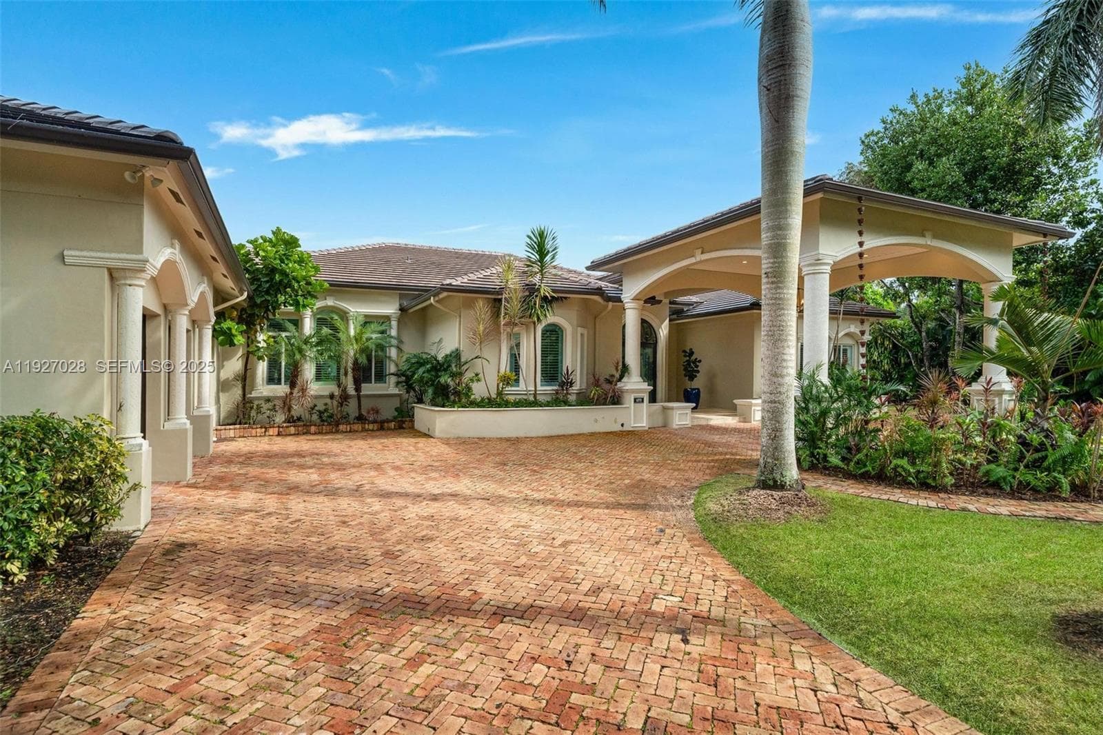 6890 SW 94th St, Pinecrest FL 33156 — 12