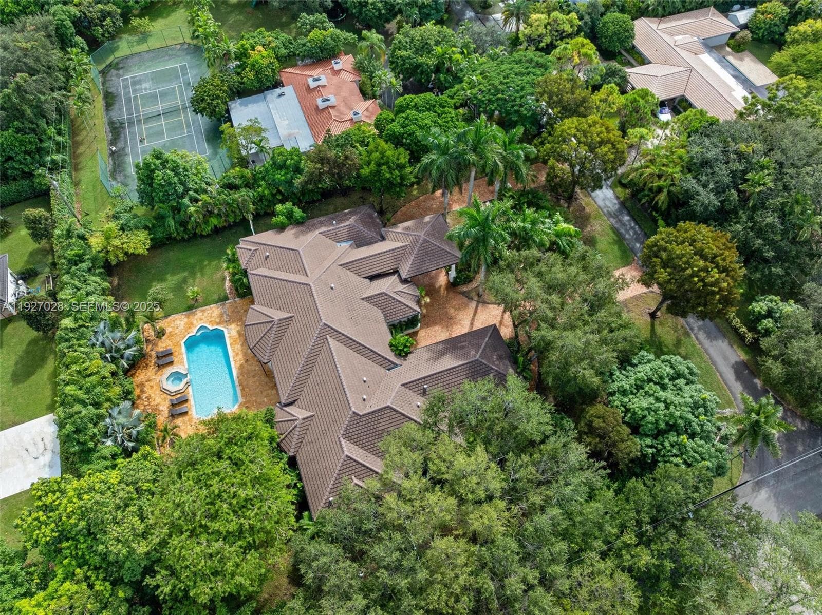 6890 SW 94th St, Pinecrest FL 33156 — 73