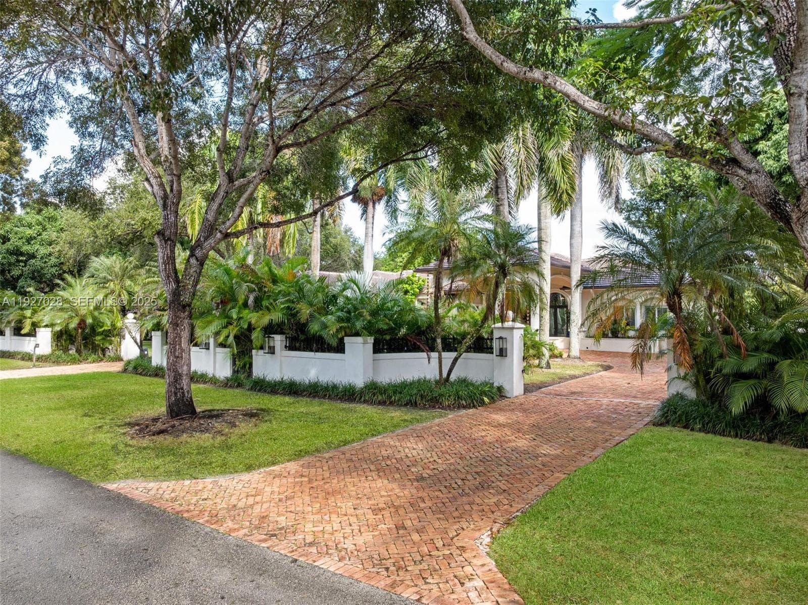 6890 SW 94th St, Pinecrest FL 33156 — 67