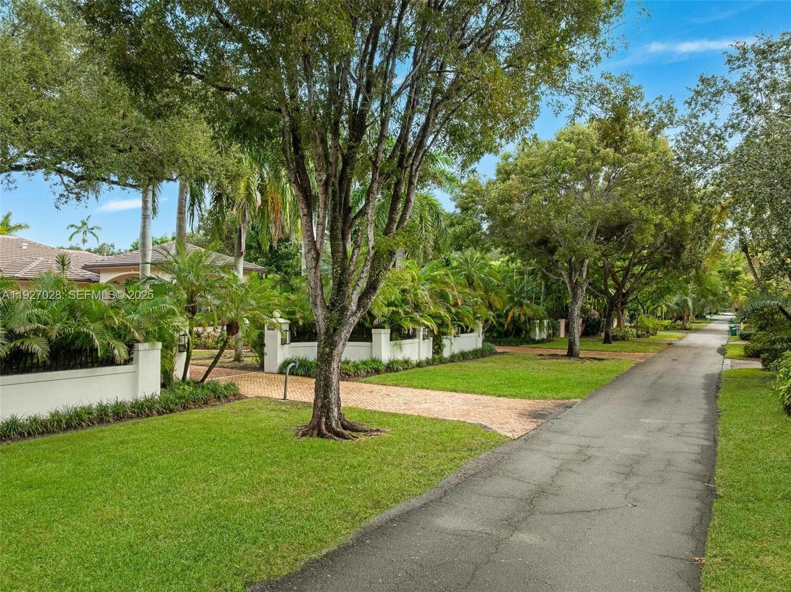 6890 SW 94th St, Pinecrest FL 33156 — 88