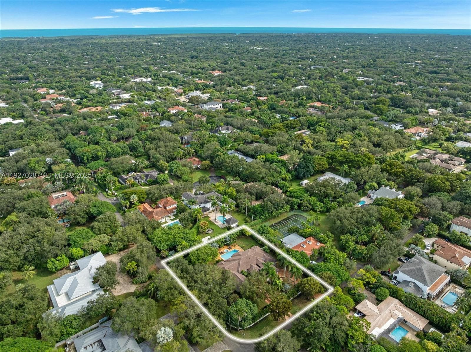 6890 SW 94th St, Pinecrest FL 33156 — 75