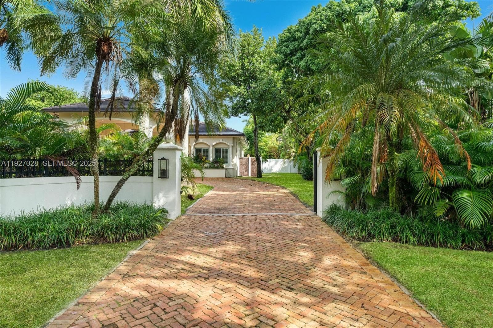 6890 SW 94th St, Pinecrest FL 33156 — 9