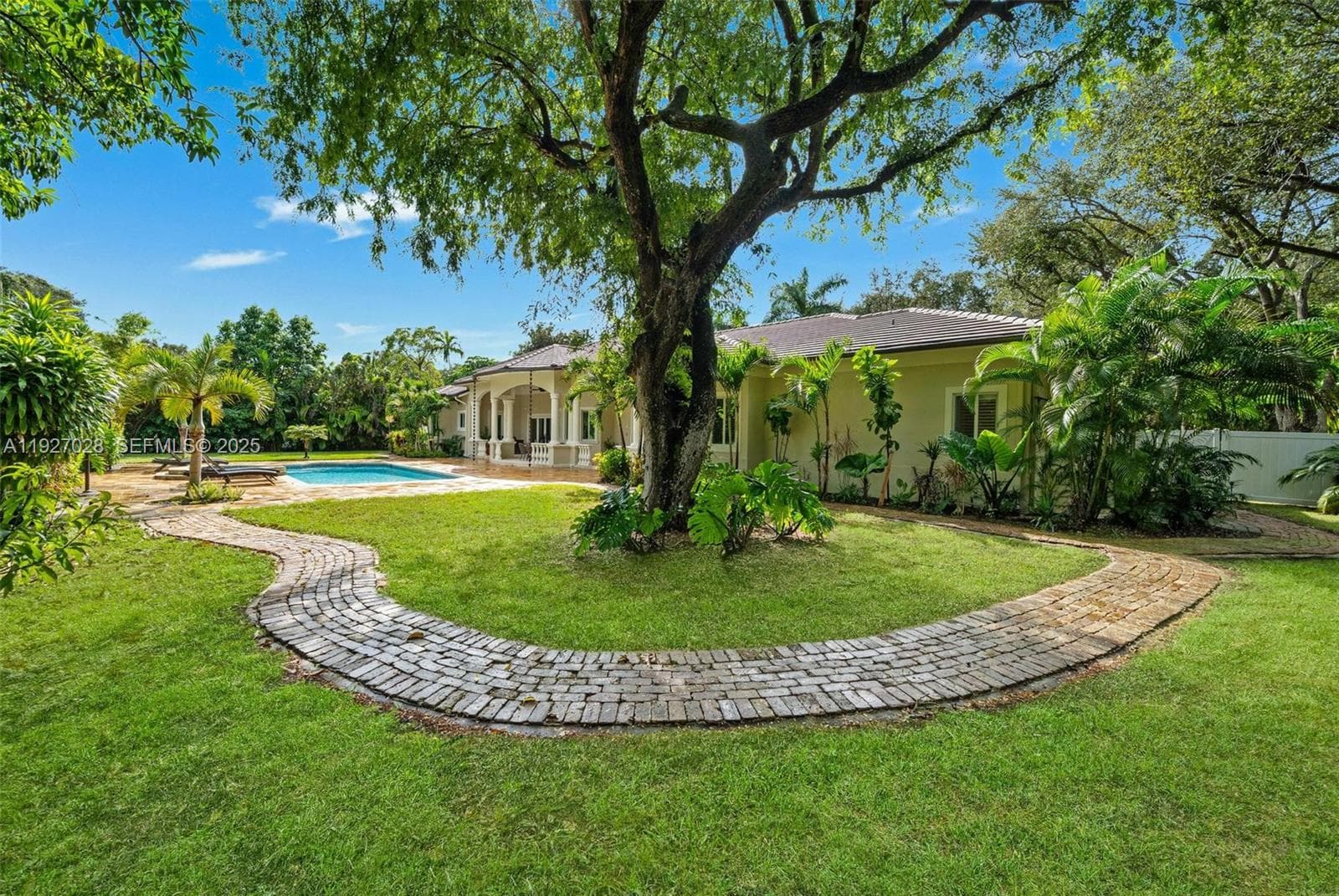 6890 SW 94th St, Pinecrest FL 33156 — 38