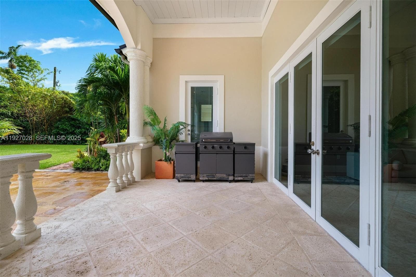 6890 SW 94th St, Pinecrest FL 33156 — 33