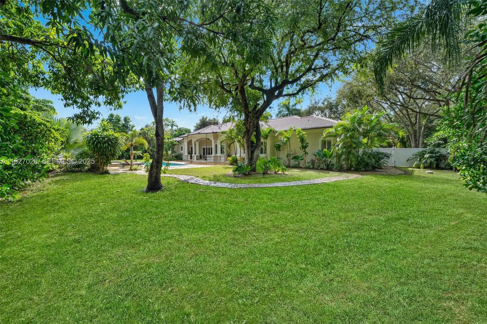 6890 SW 94th St, Pinecrest FL 33156 — 37