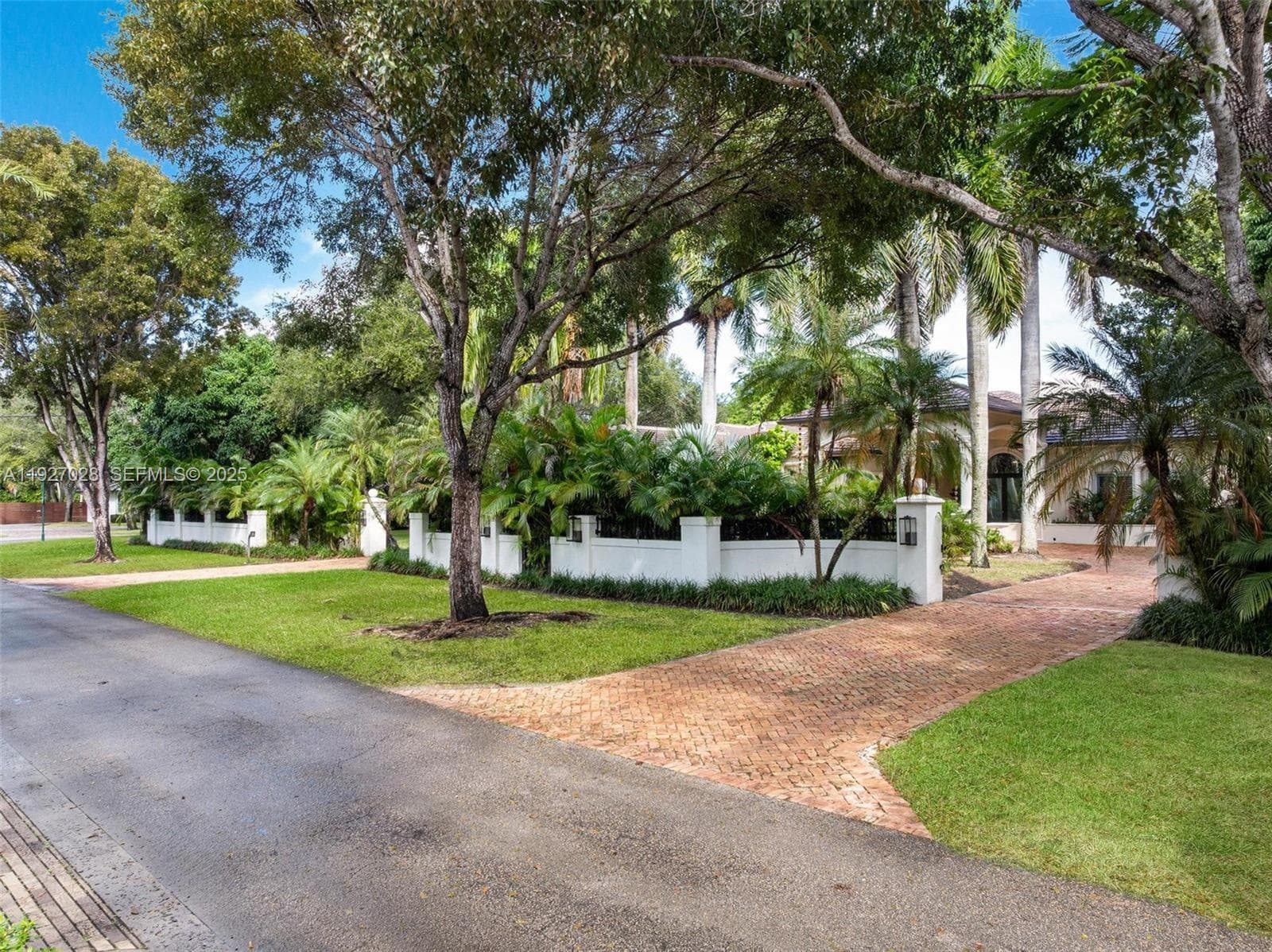 6890 SW 94th St, Pinecrest FL 33156 — 68