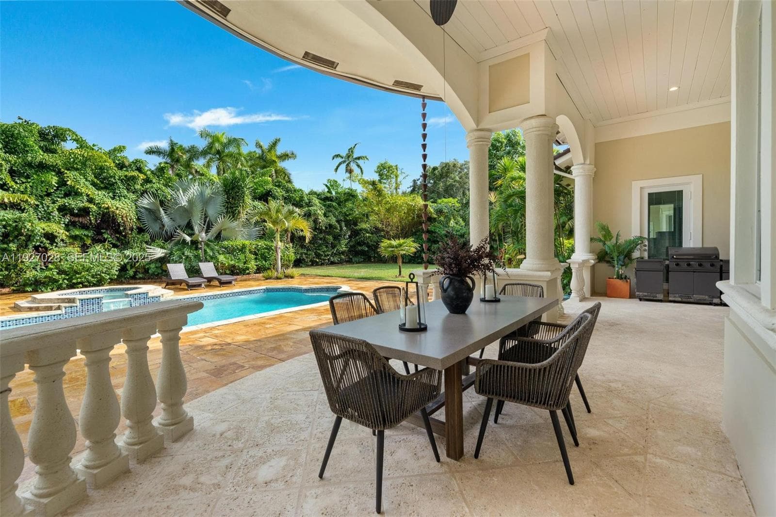 6890 SW 94th St, Pinecrest FL 33156 — 35