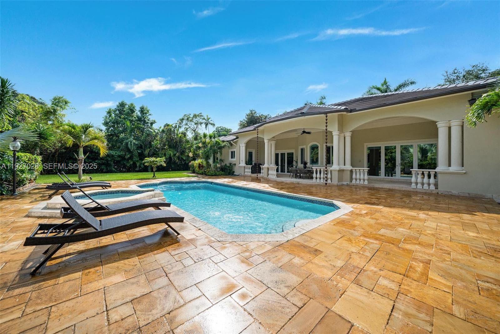 6890 SW 94th St, Pinecrest FL 33156 — 31