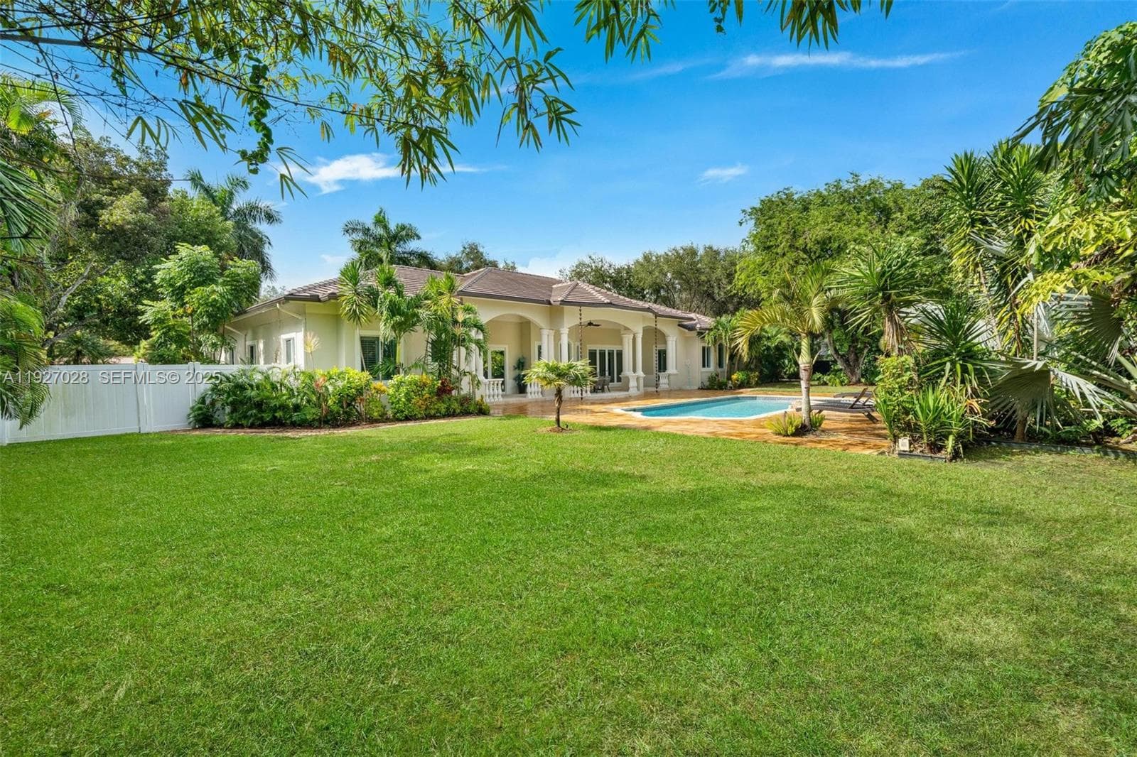 6890 SW 94th St, Pinecrest FL 33156 — 39