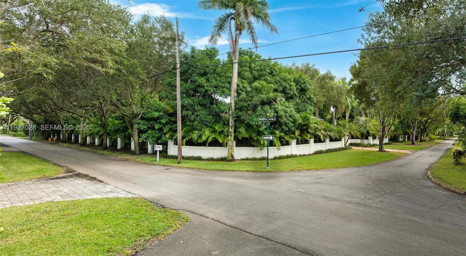 6890 SW 94th St, Pinecrest FL 33156 — 87