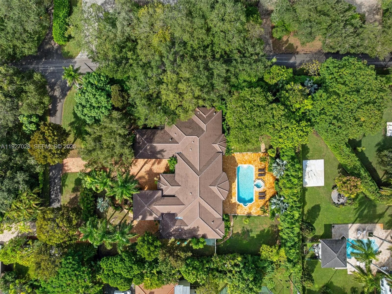 6890 SW 94th St, Pinecrest FL 33156 — 70