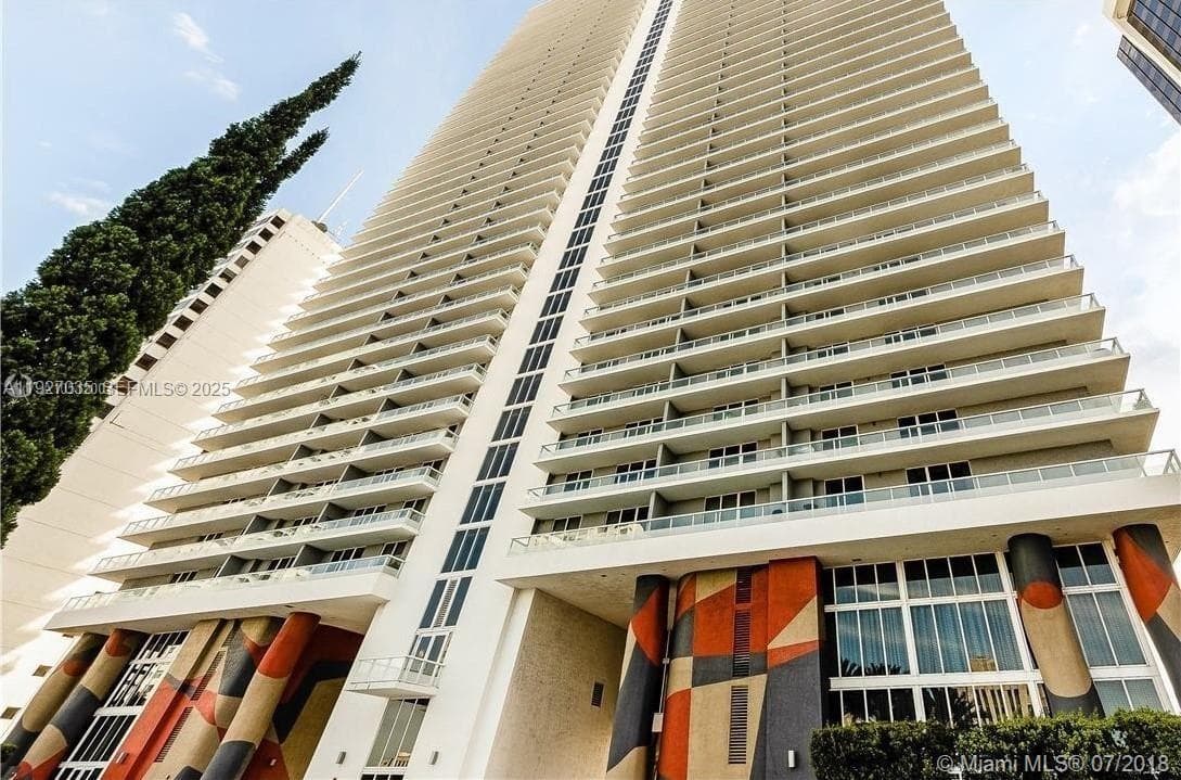 50 BISCAYNE BLVD # 1703, Miami FL 33132 — 1