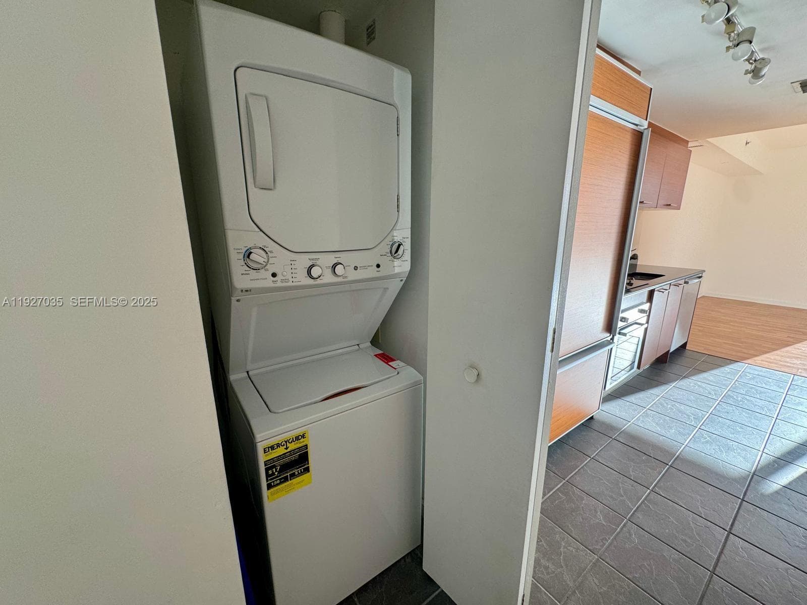 50 BISCAYNE BLVD # 1703, Miami FL 33132 — 18