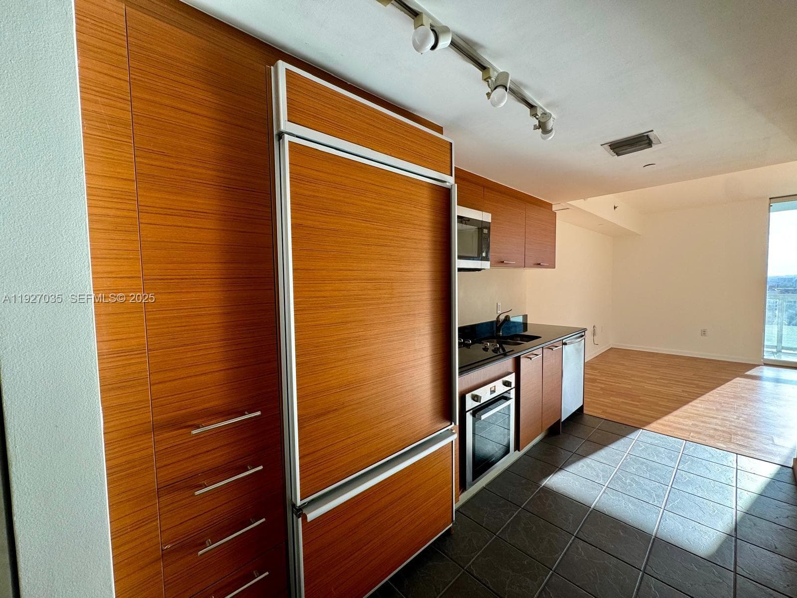 50 BISCAYNE BLVD # 1703, Miami FL 33132 — 11
