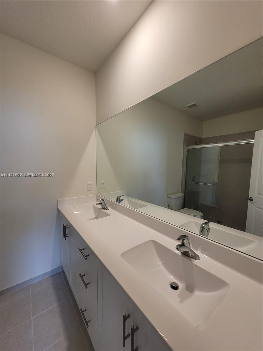 11125 W 33rd Ct, Hialeah FL 33018 — 16