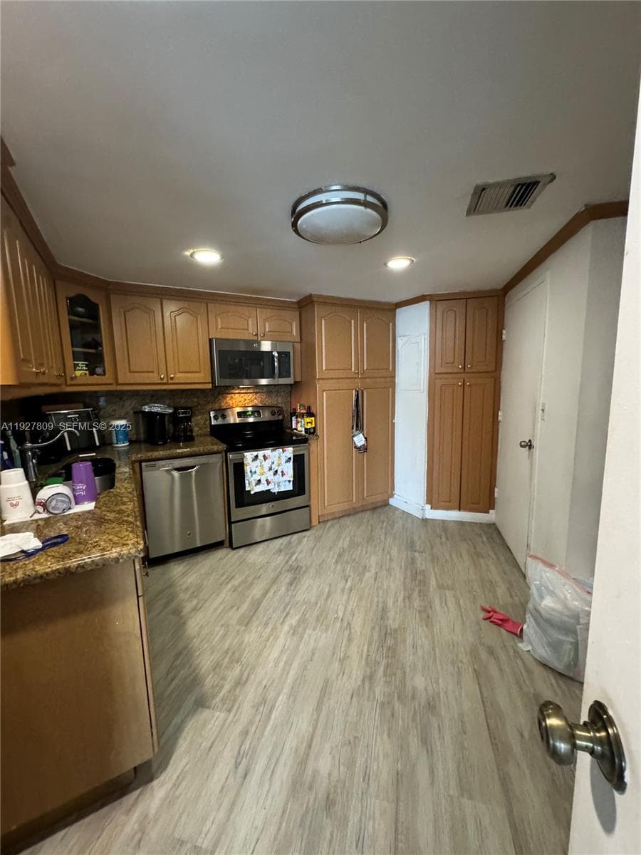 905 Brickell Bay Dr # B, Miami FL 33131 — 16