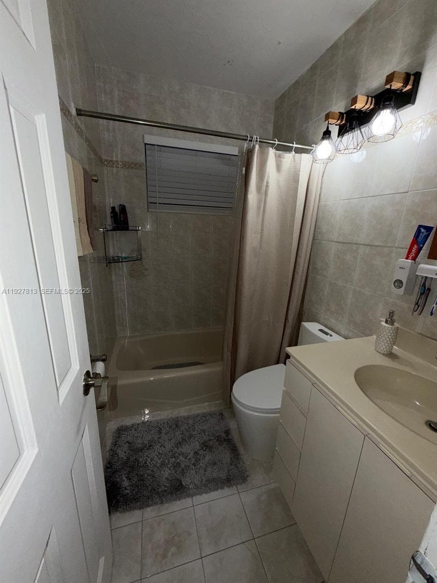 100 NE 171st Ter, Miami FL 33162 — 8