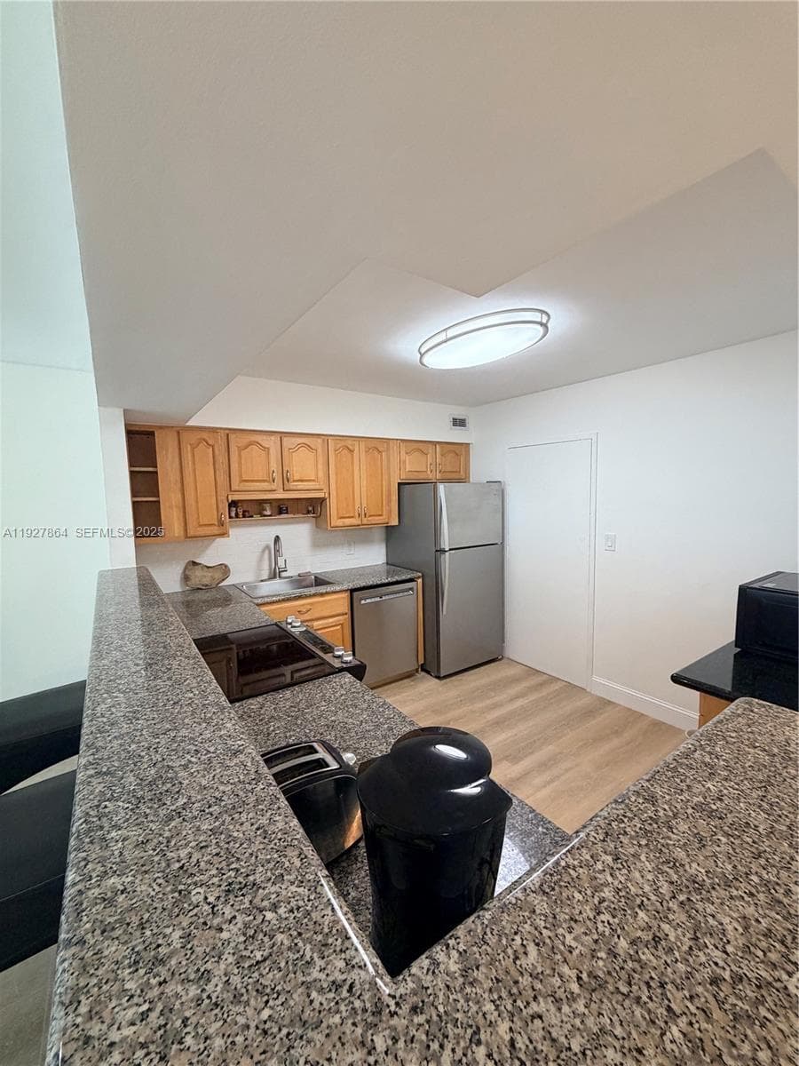 5151 Collins Ave, Miami Beach FL 33140 — 6
