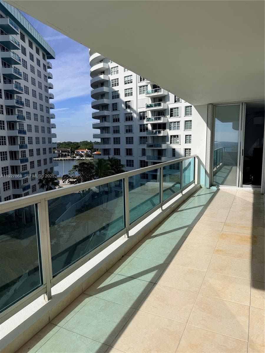 5151 Collins Ave, Miami Beach FL 33140 — 18
