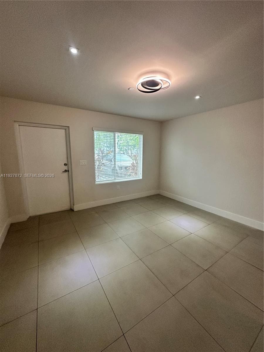 2555 NE 193rd St # 2116, Miami FL 33180 — 2