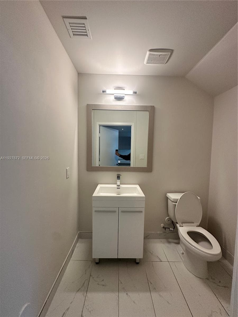 2555 NE 193rd St # 2116, Miami FL 33180 — 4