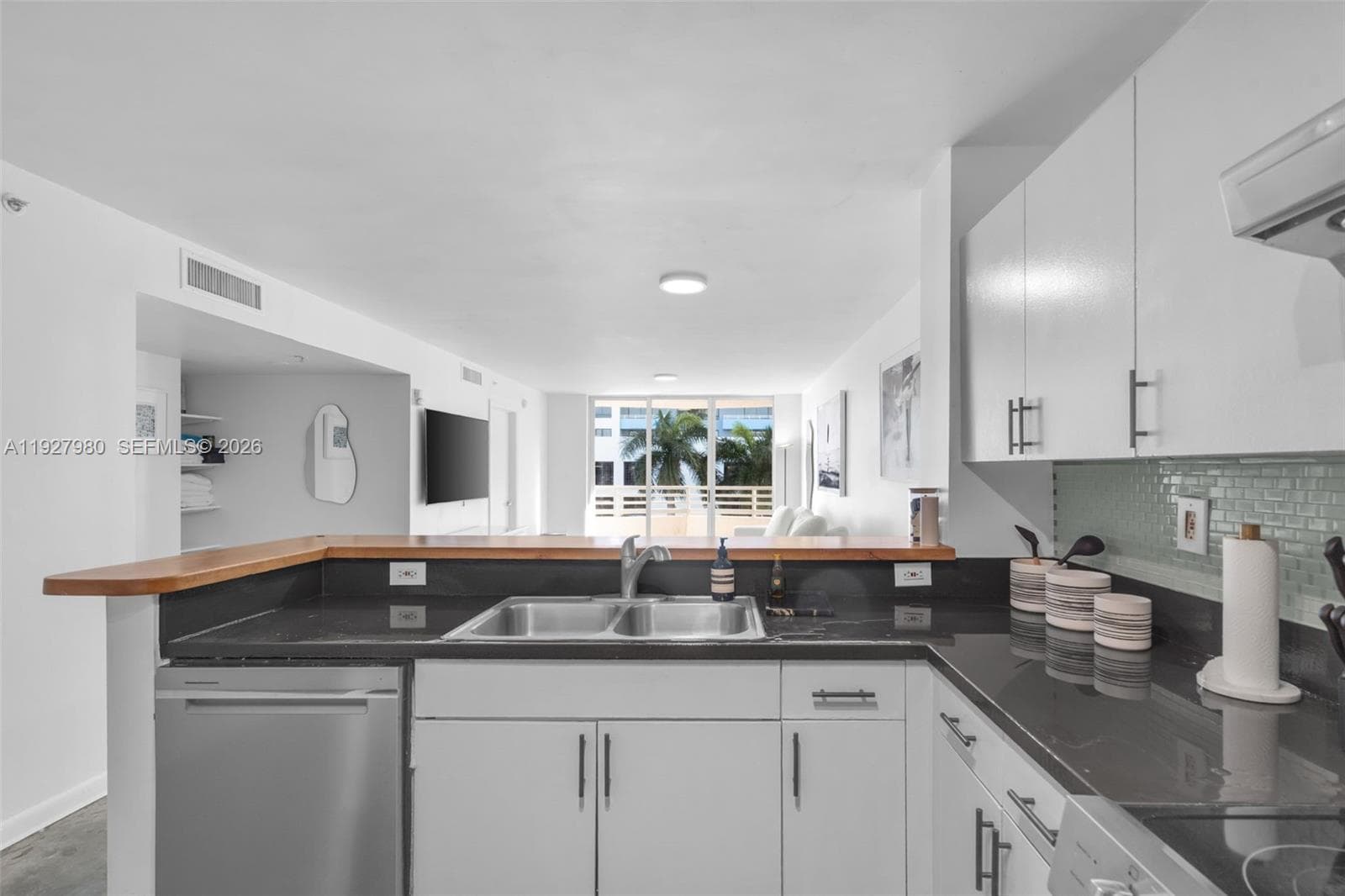 1401 Bay Rd # 405, Miami Beach FL 33139 — 9