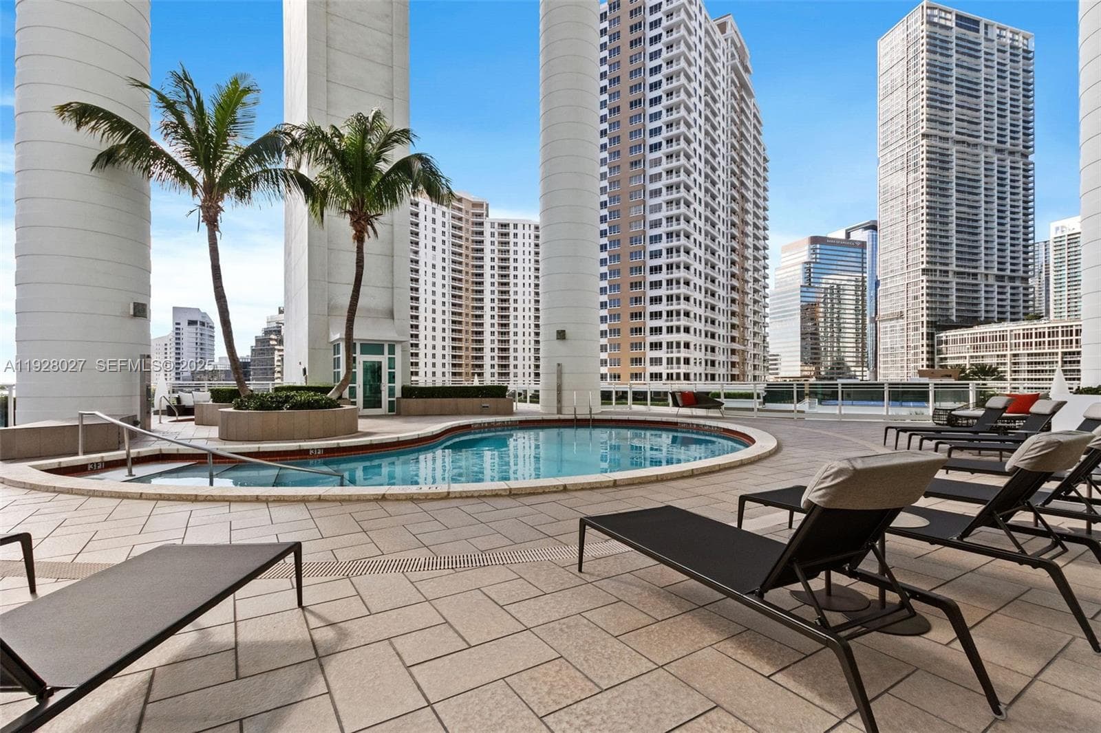 900 Brickell Key Blvd # 2002, Miami FL 33131 — 17