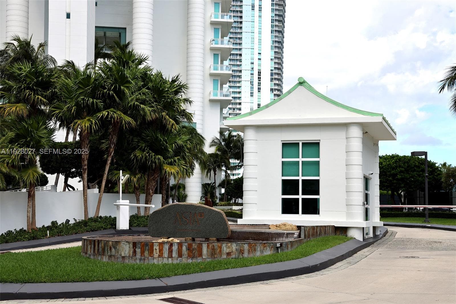 900 Brickell Key Blvd # 2002, Miami FL 33131 — 22
