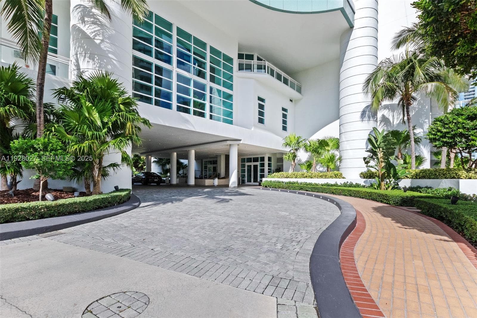 900 Brickell Key Blvd # 2002, Miami FL 33131 — 24