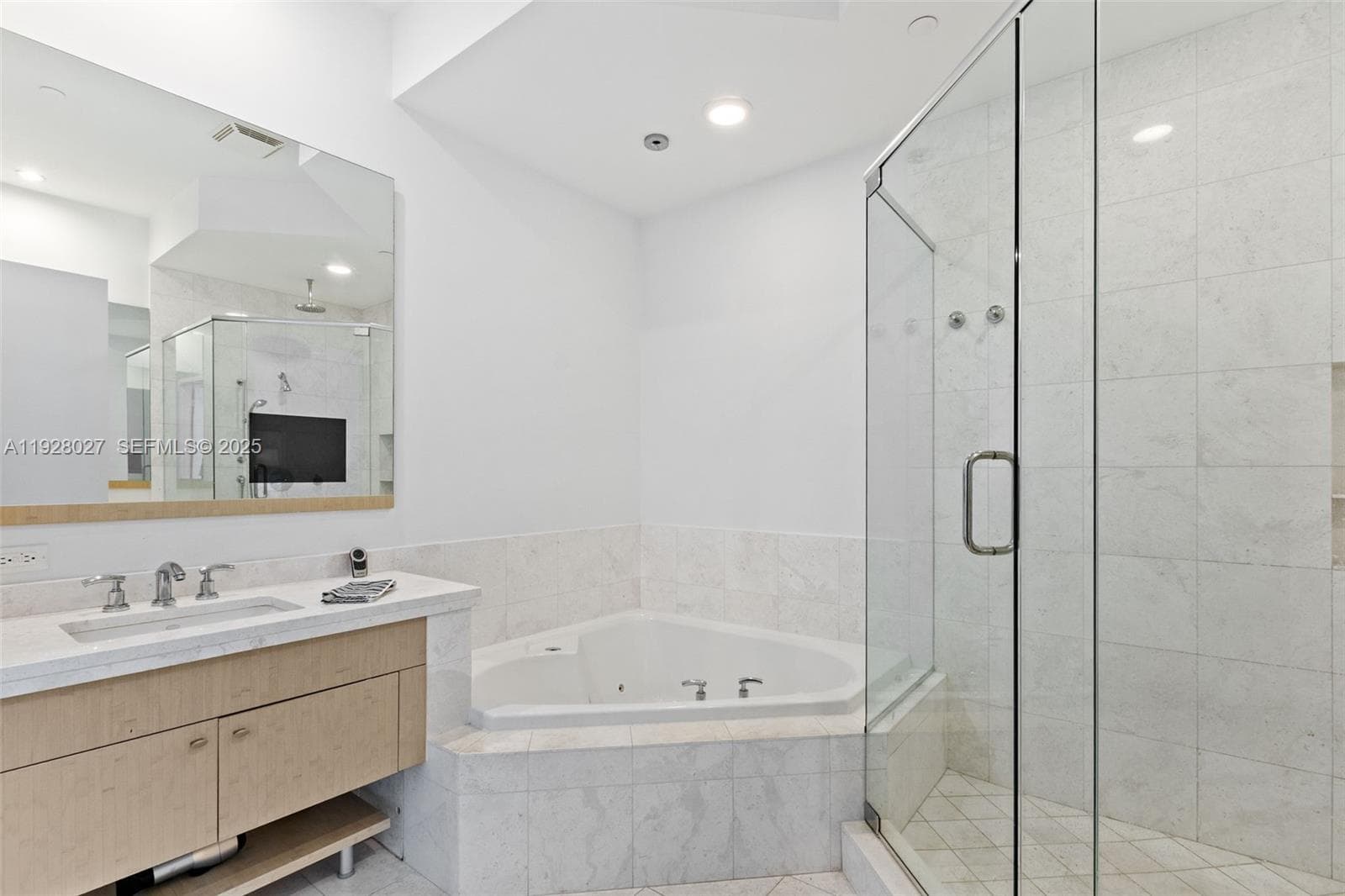 900 Brickell Key Blvd # 2002, Miami FL 33131 — 11