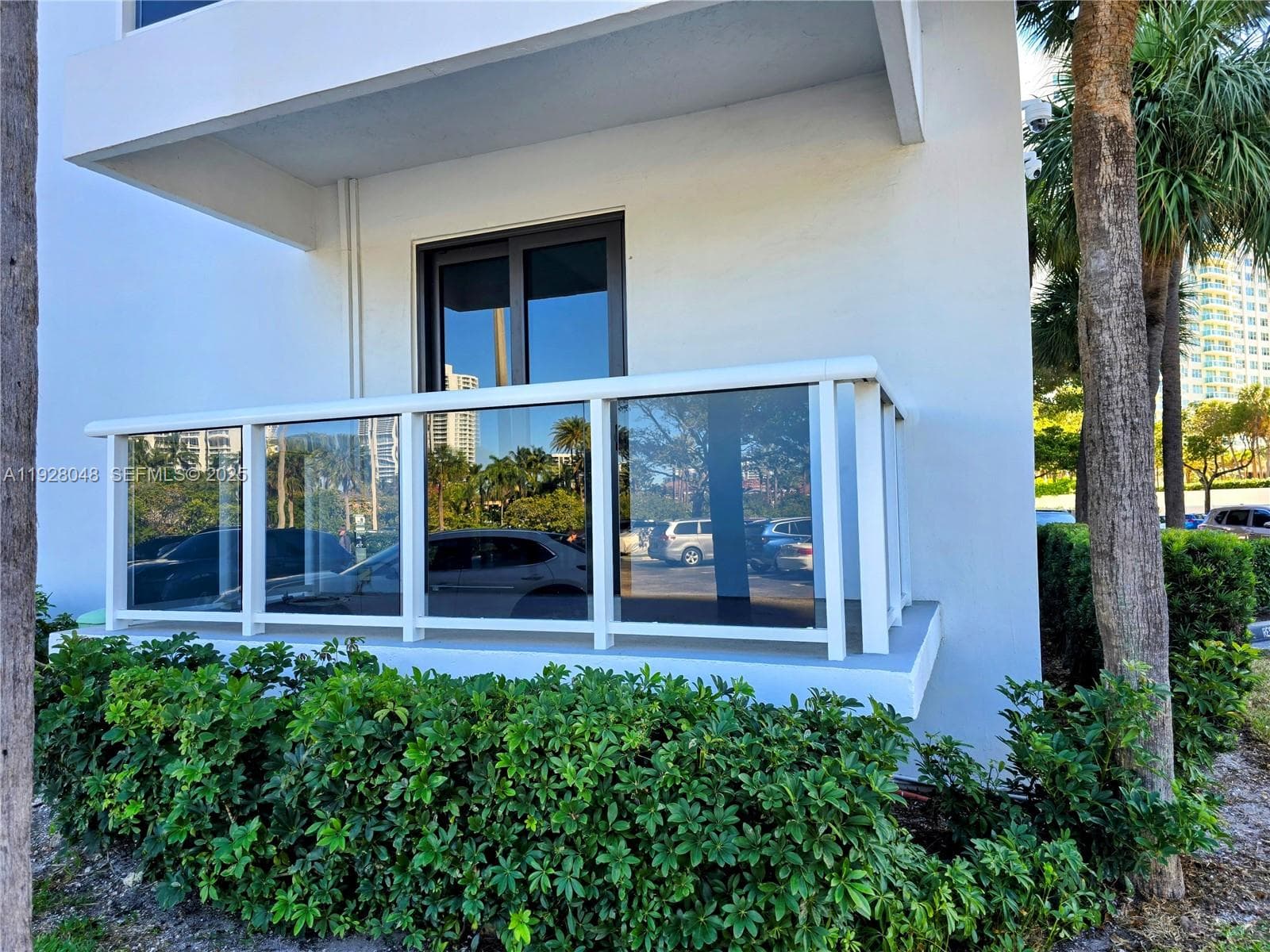 20505 E Country Club Dr # 138, Aventura FL 33180 — 2