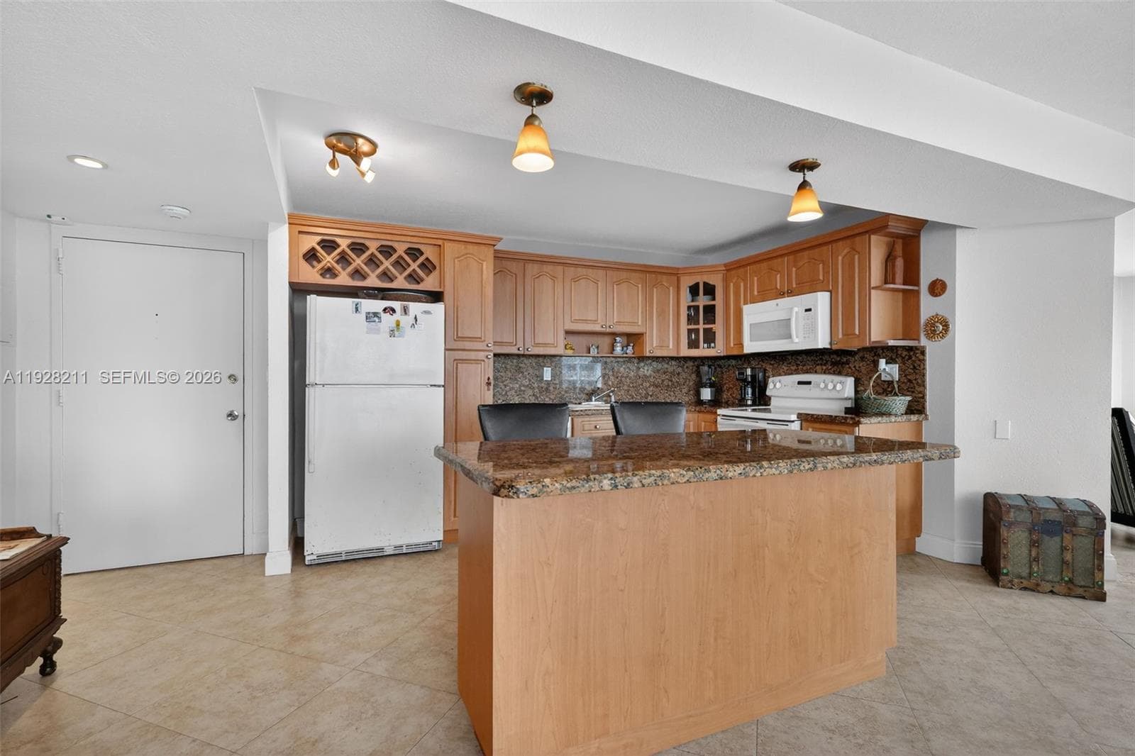 7135 Collins Ave # 1015, Miami Beach FL 33141 — 6