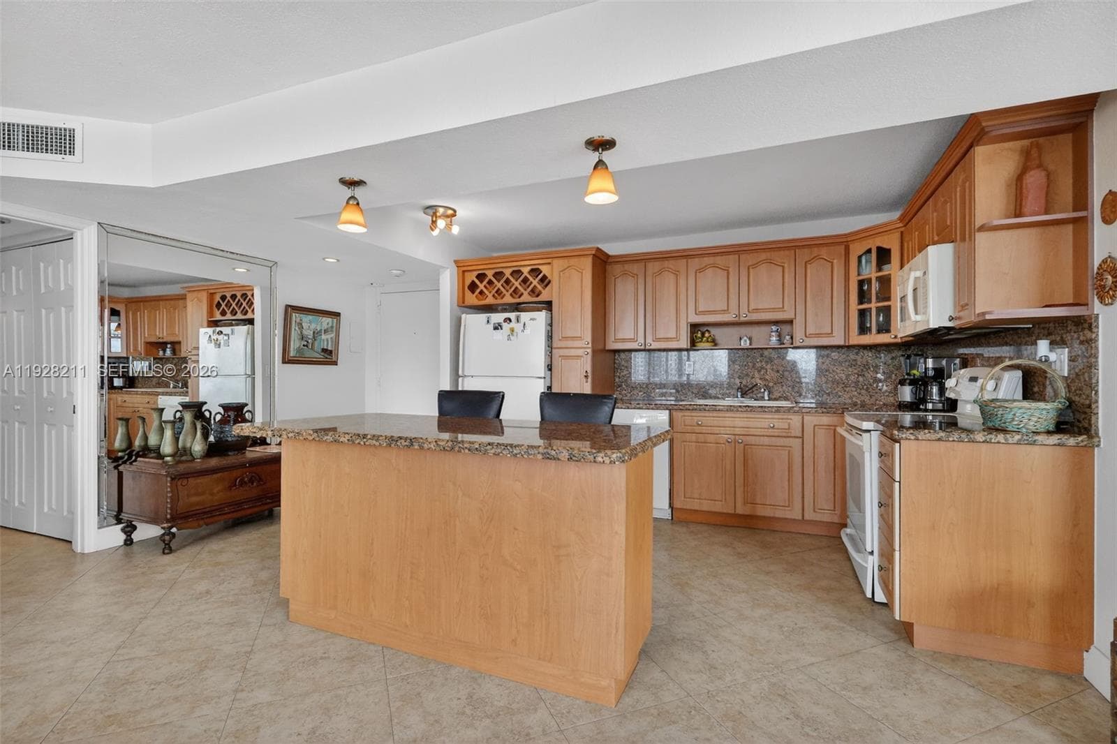 7135 Collins Ave # 1015, Miami Beach FL 33141 — 7