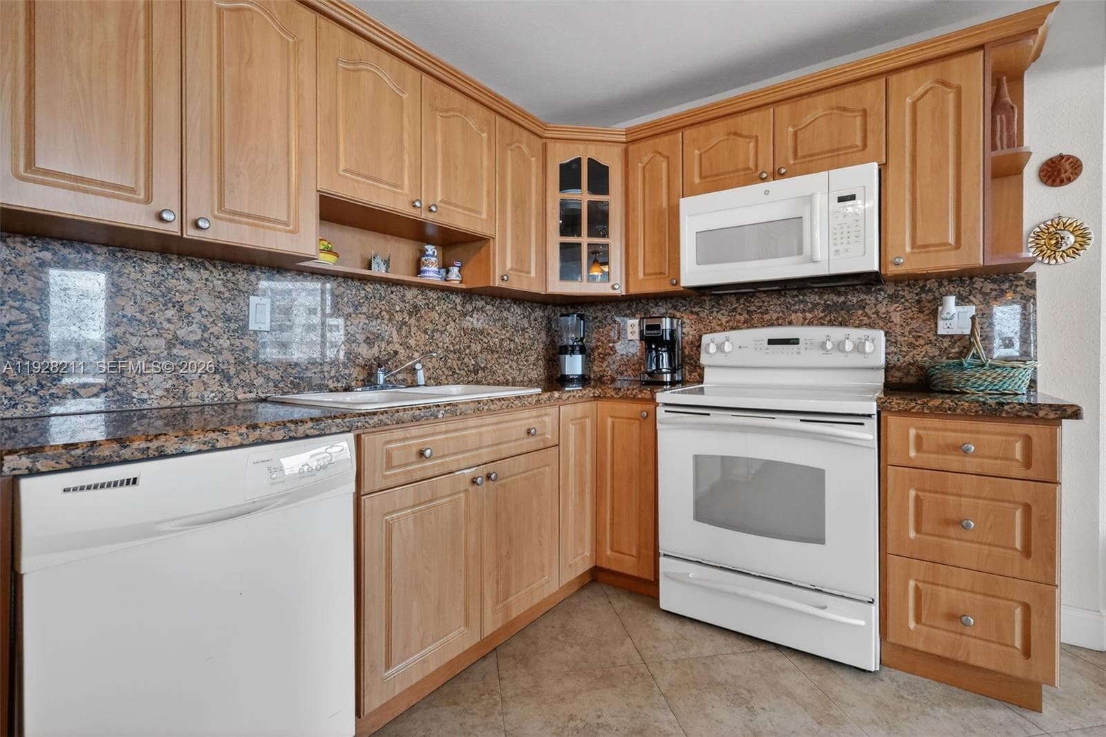 7135 Collins Ave # 1015, Miami Beach FL 33141 — 8