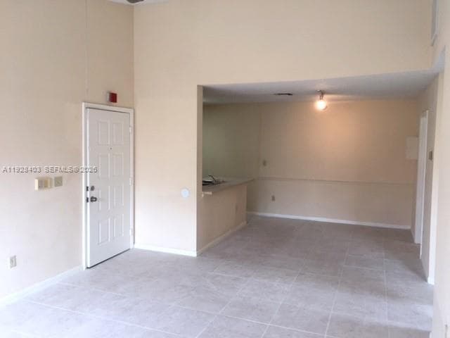 18324 NW 68 # H, Hialeah FL 33015 — 2