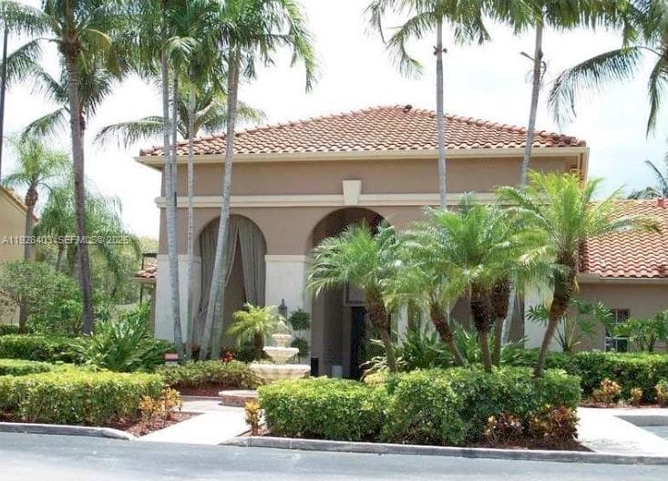 18324 NW 68 # H, Hialeah FL 33015 — 15