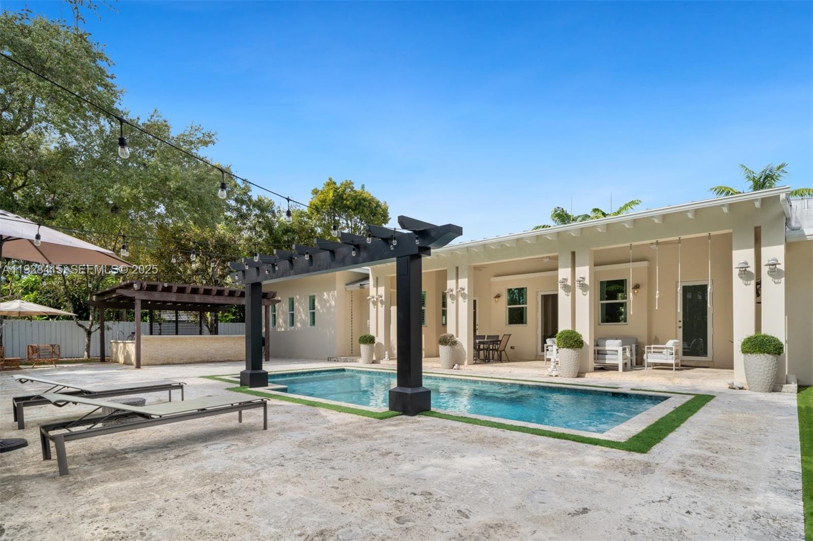 7222 SW 79th Ter, Miami FL 33143 — 23